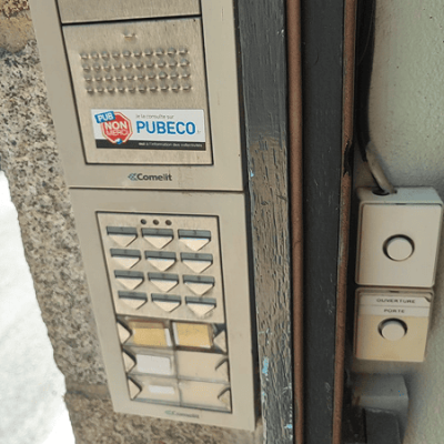 Réparation d'un interphone par un électricien à Fougères
